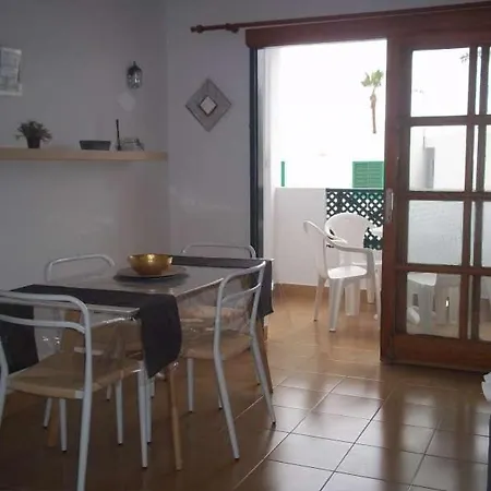 Puerto Del Carmen Sleeps 4 Pool Wifi Villa Puerto del Carmen (Lanzarote)